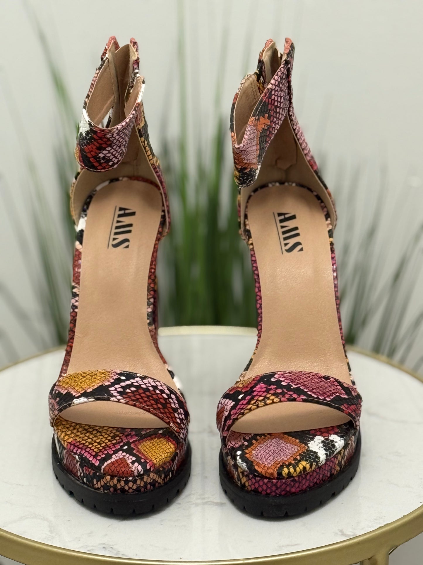 #272 Topic Reptile Platform Heel