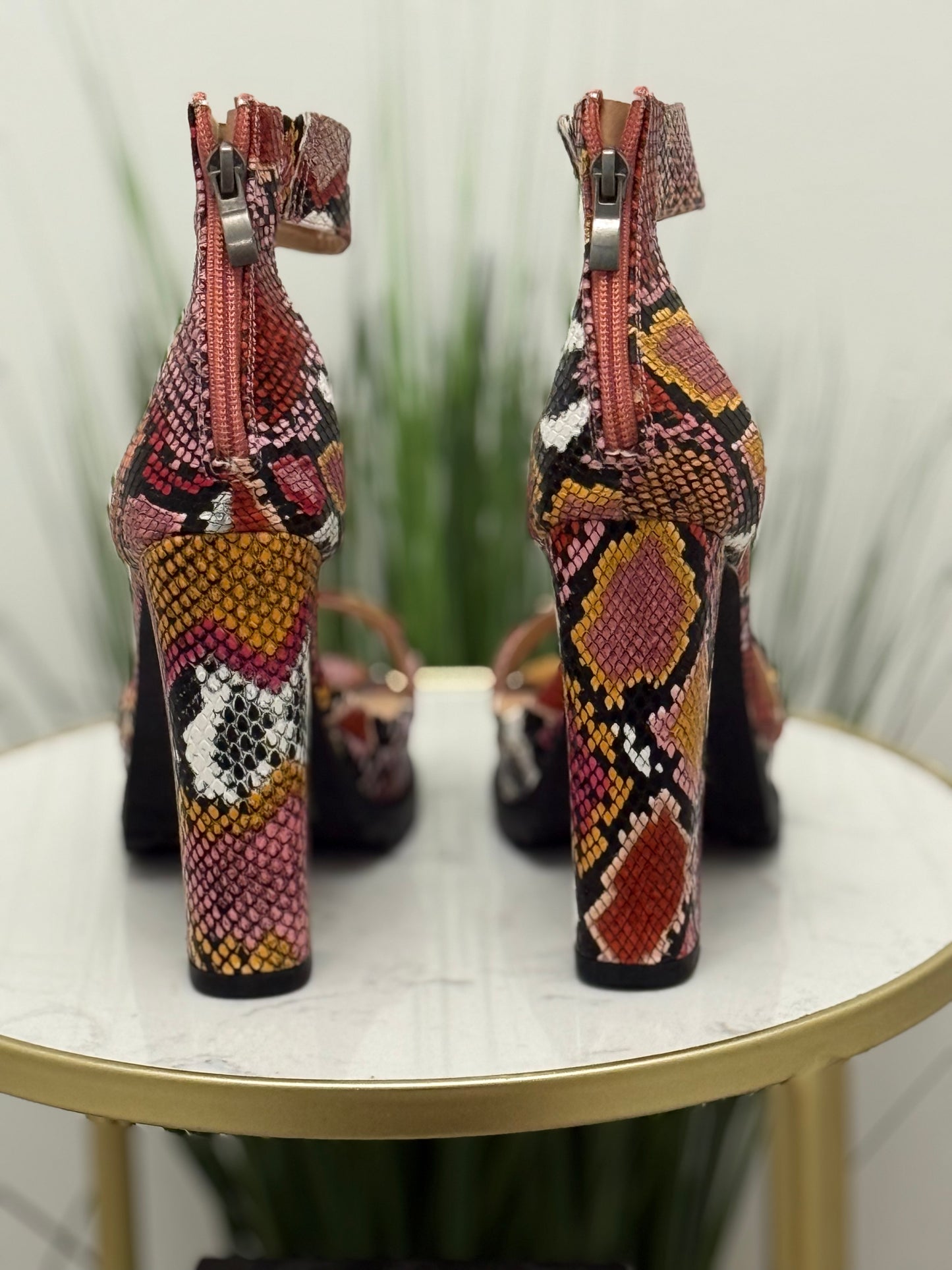 #272 Topic Reptile Platform Heel