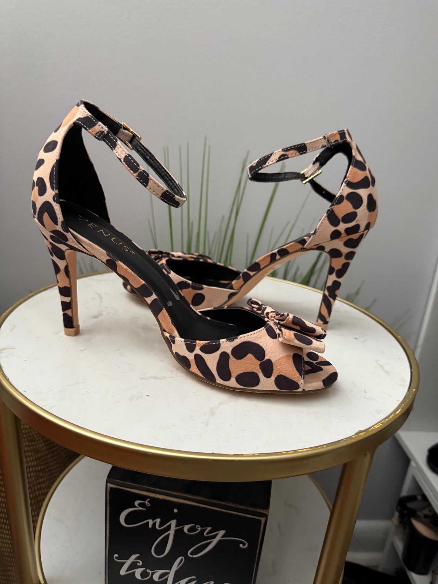 #28 Leopard Bow Heel