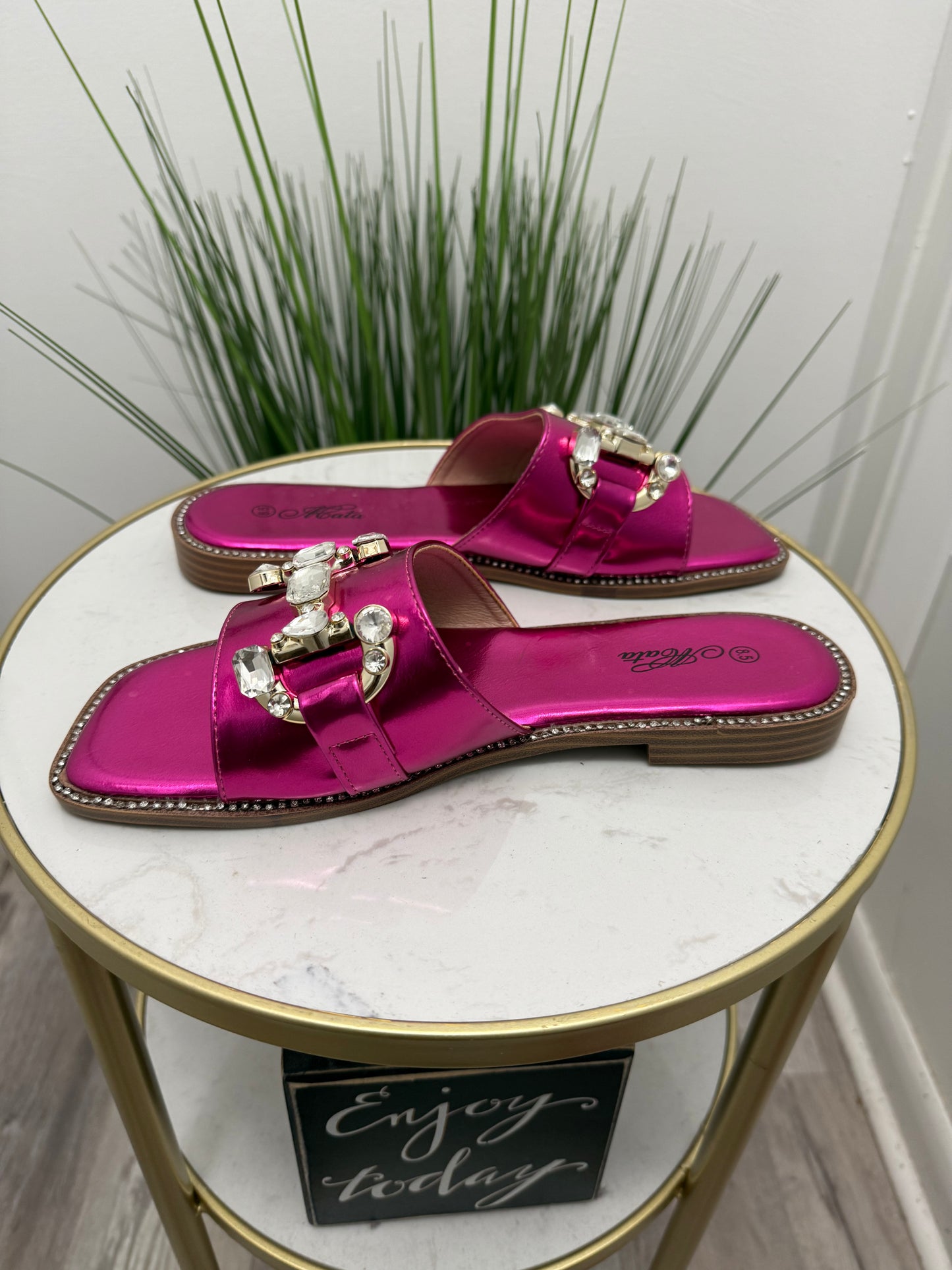 #302 Yalin Sandal