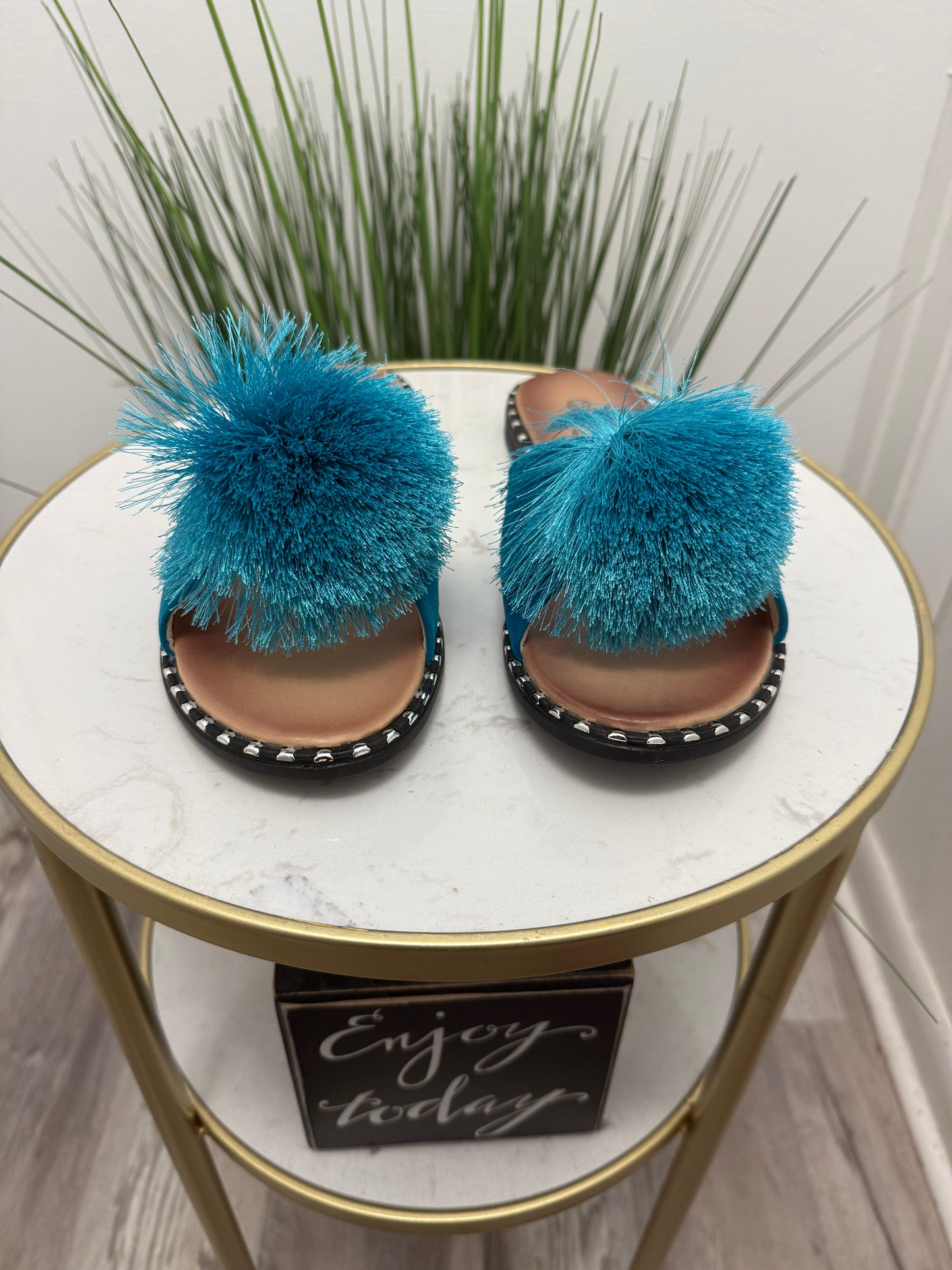 #318 Pouf Sandal