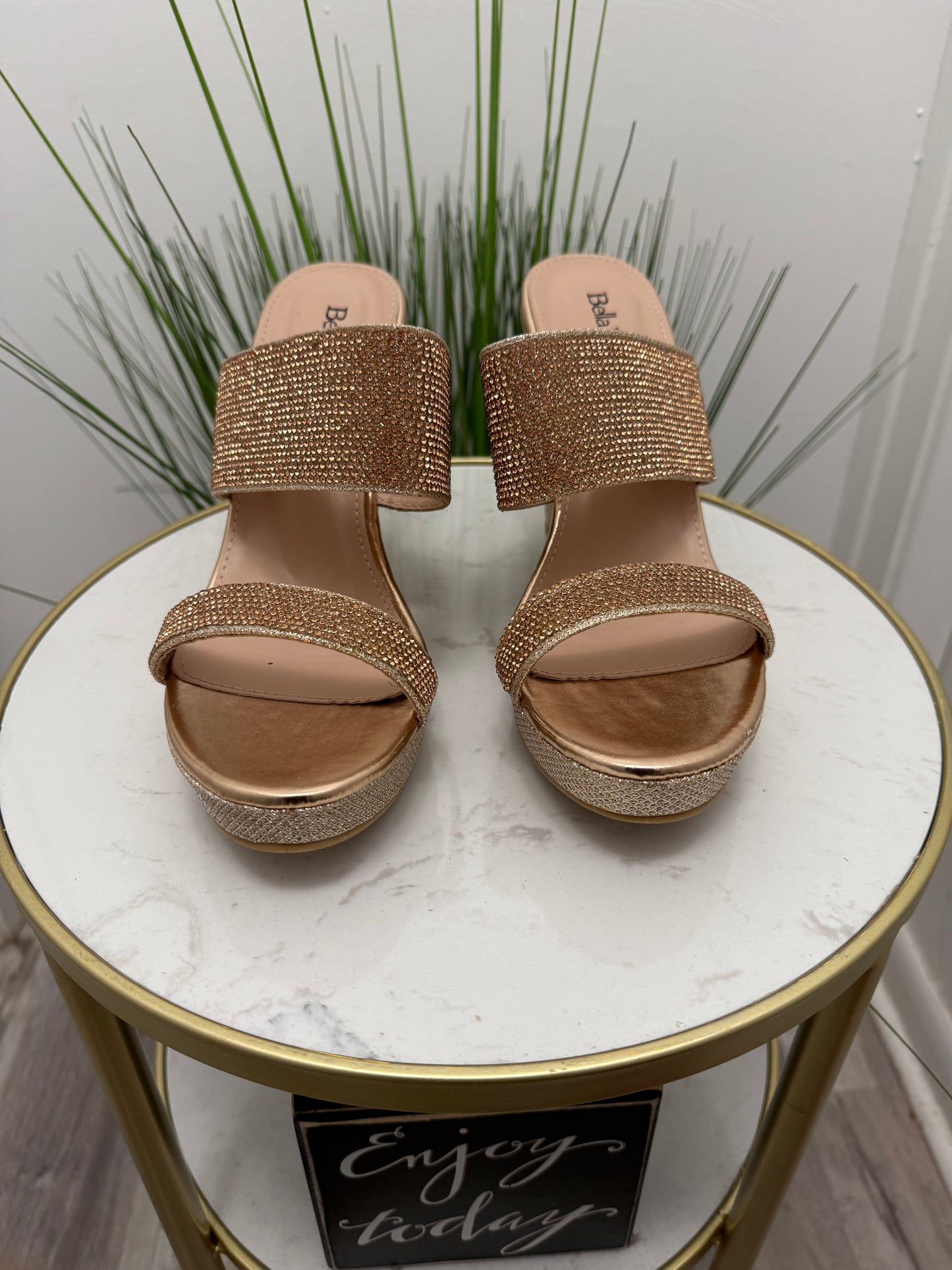 #327 Bella Wedge