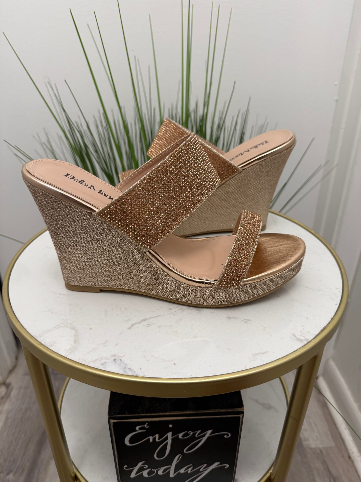 #327 Bella Wedge