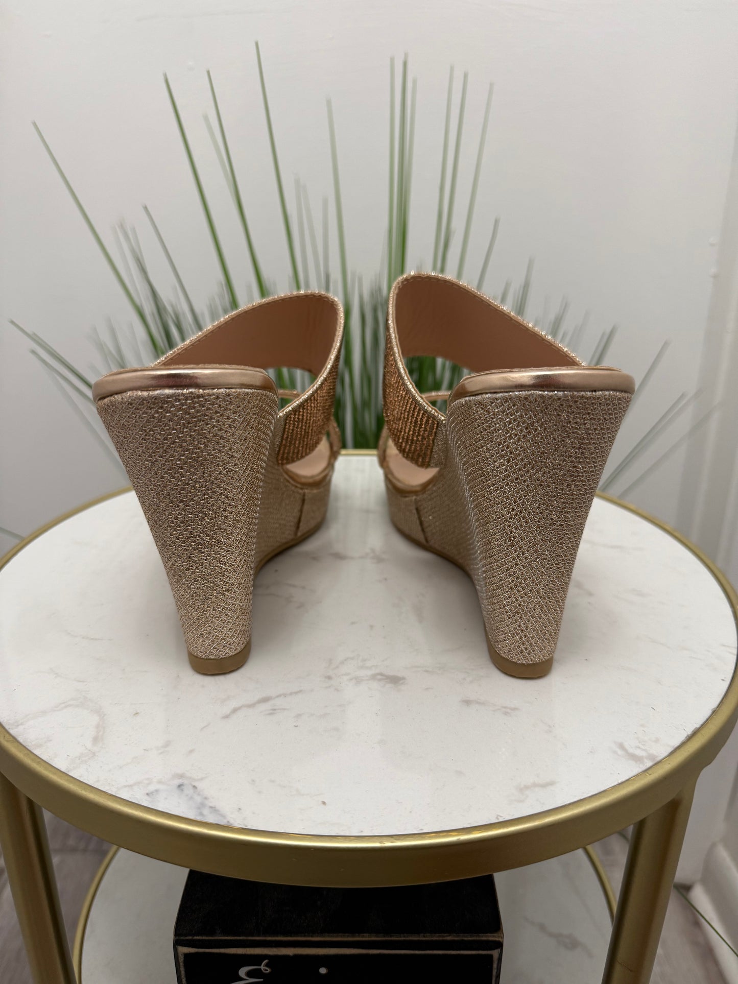 #327 Bella Wedge