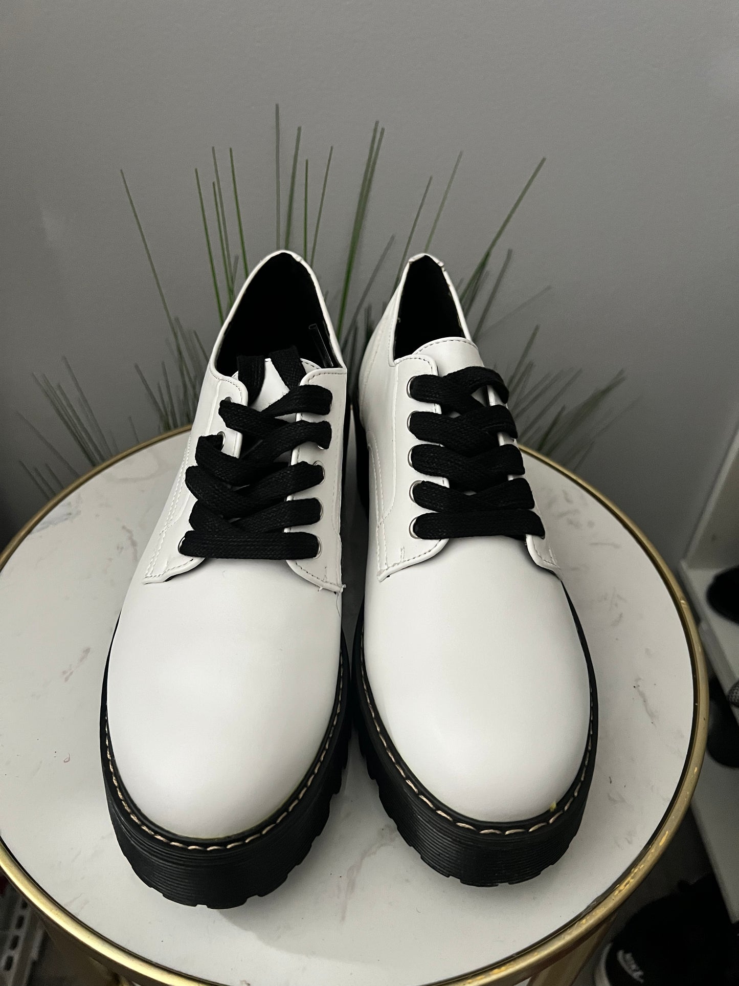 Holly Lug Oxford