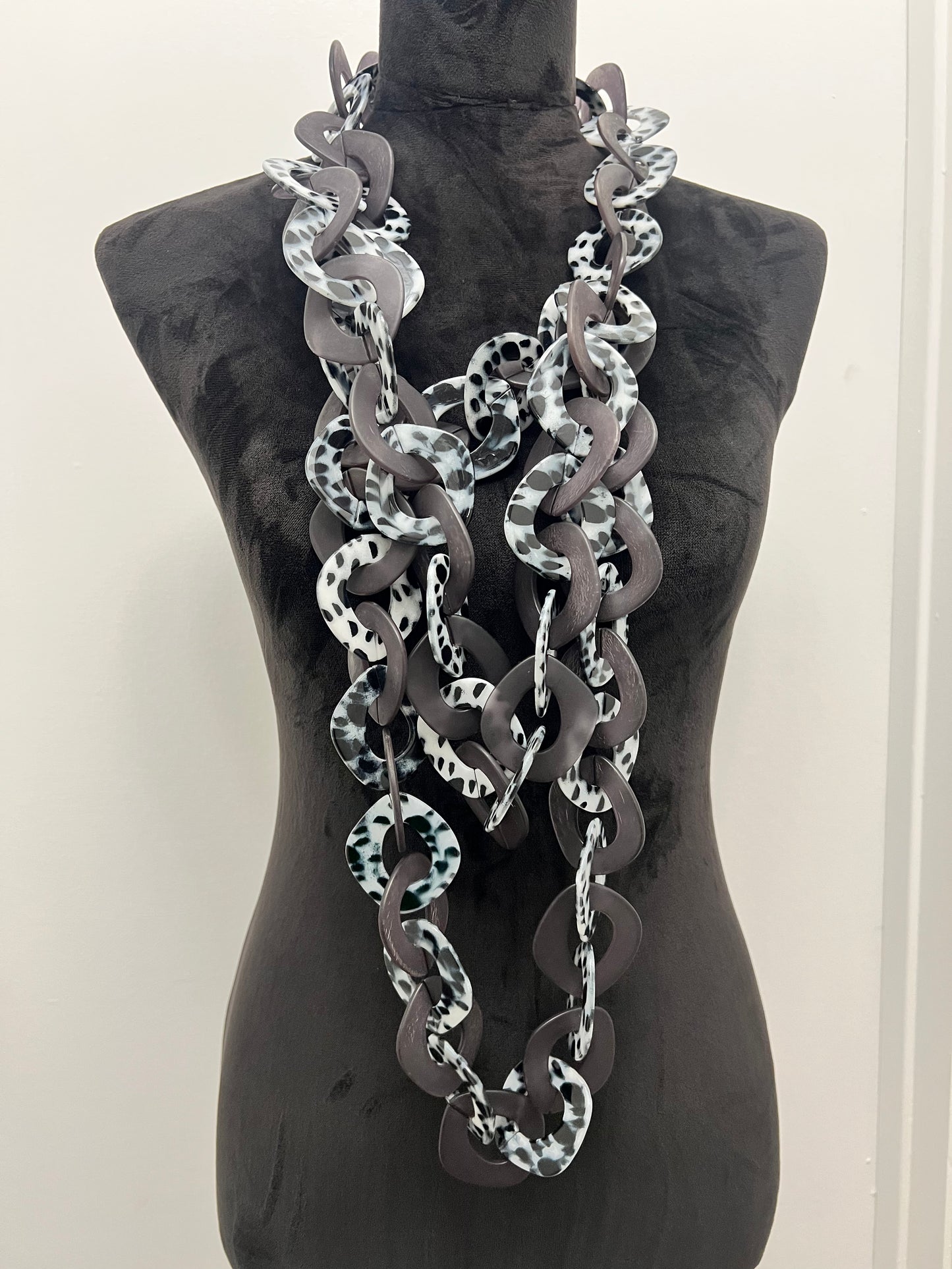 SJ Tiered Link Necklace