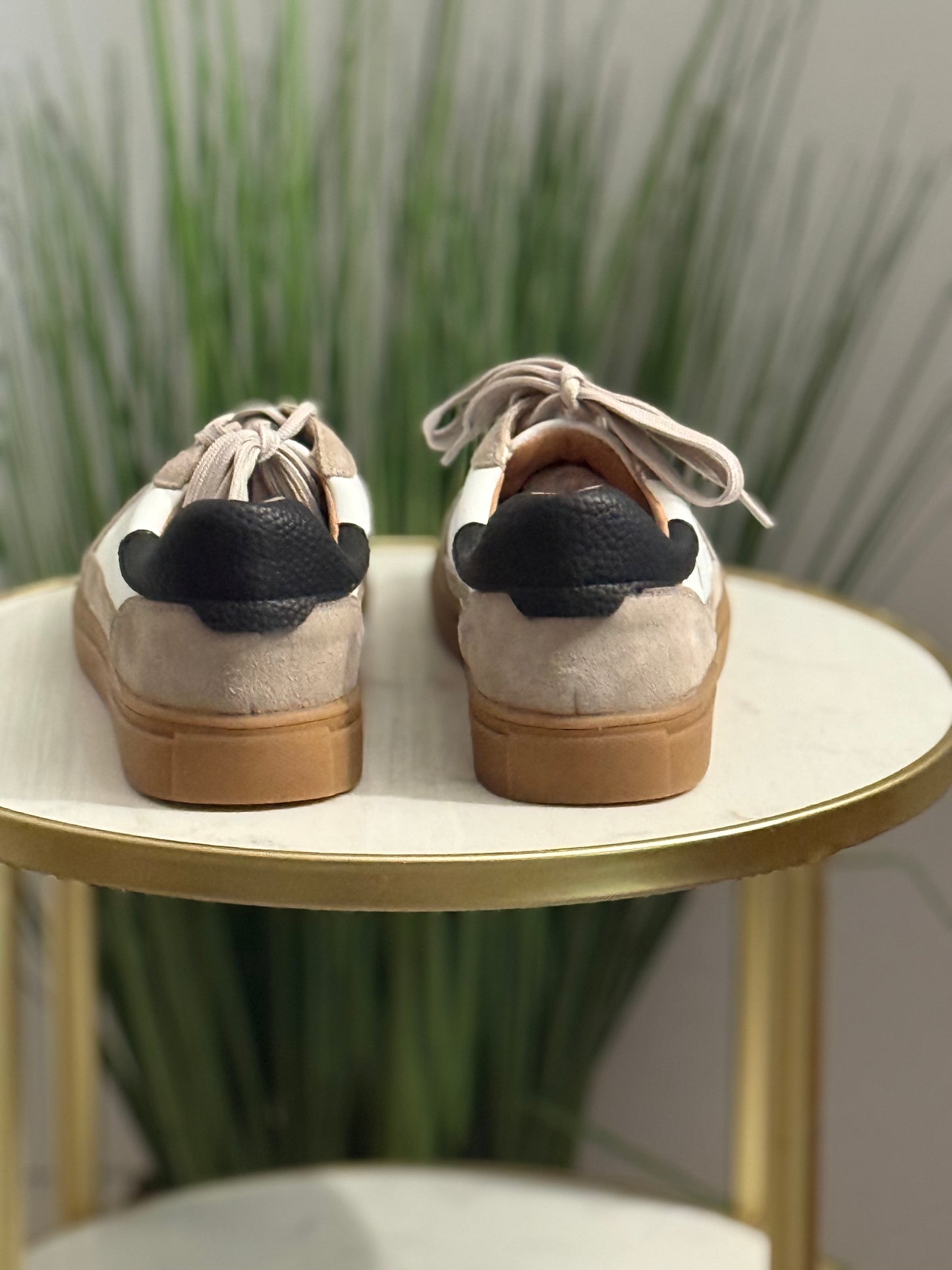 #242 Katie Sneaker Neutral