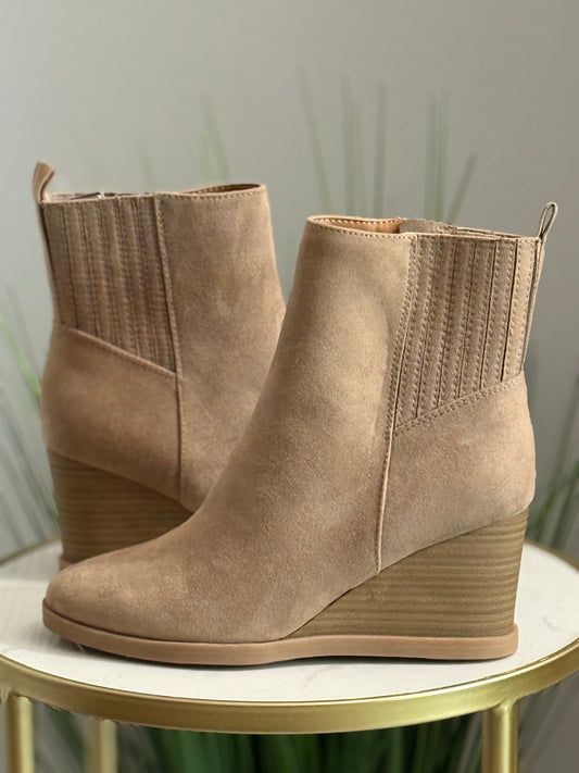 #235 UT Wedge Boots