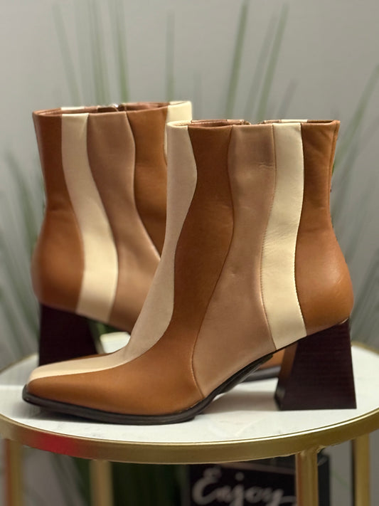 #233 Latte Swirl Boots