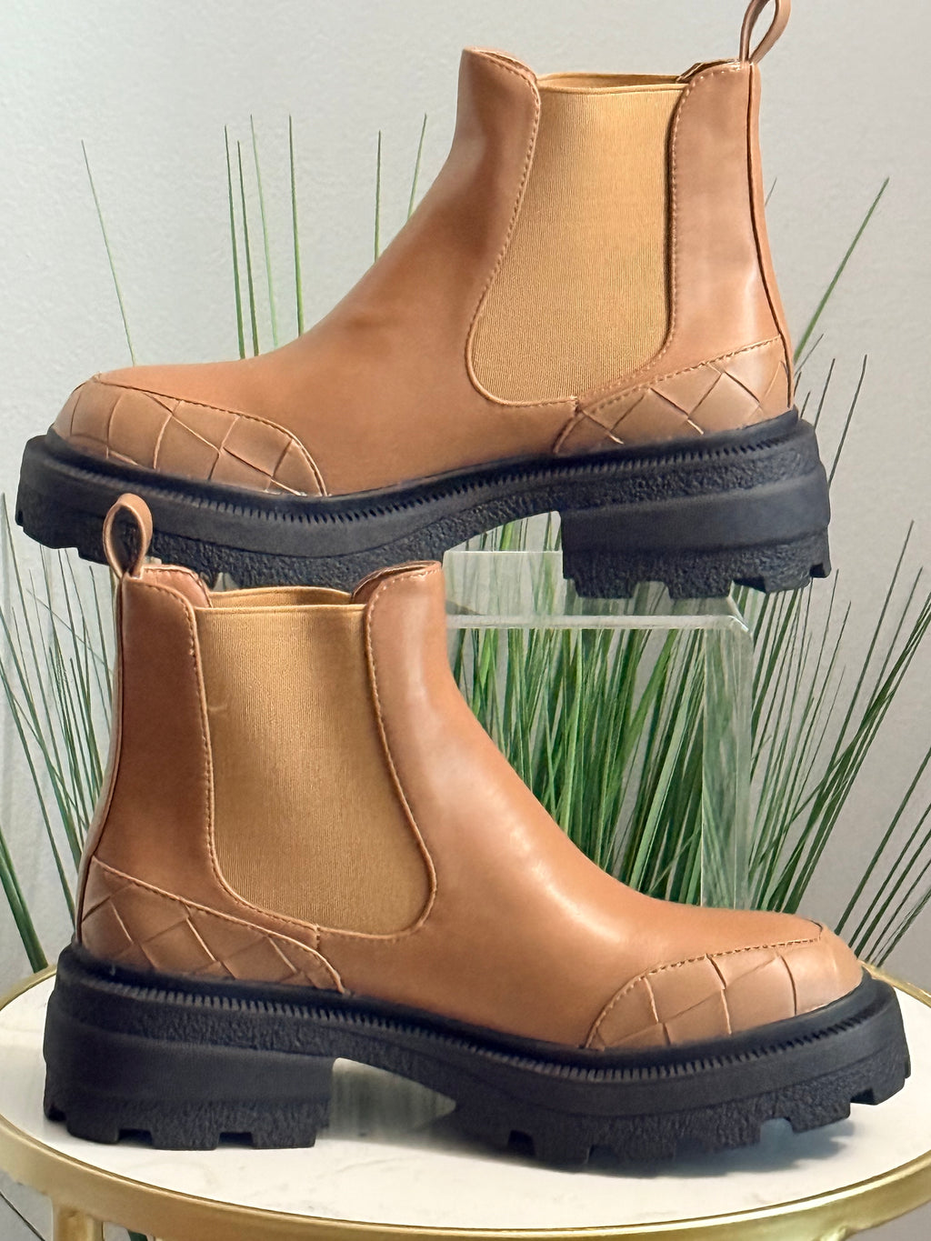 #276 Art Chelsea Quilted Trim Boot (tan)
