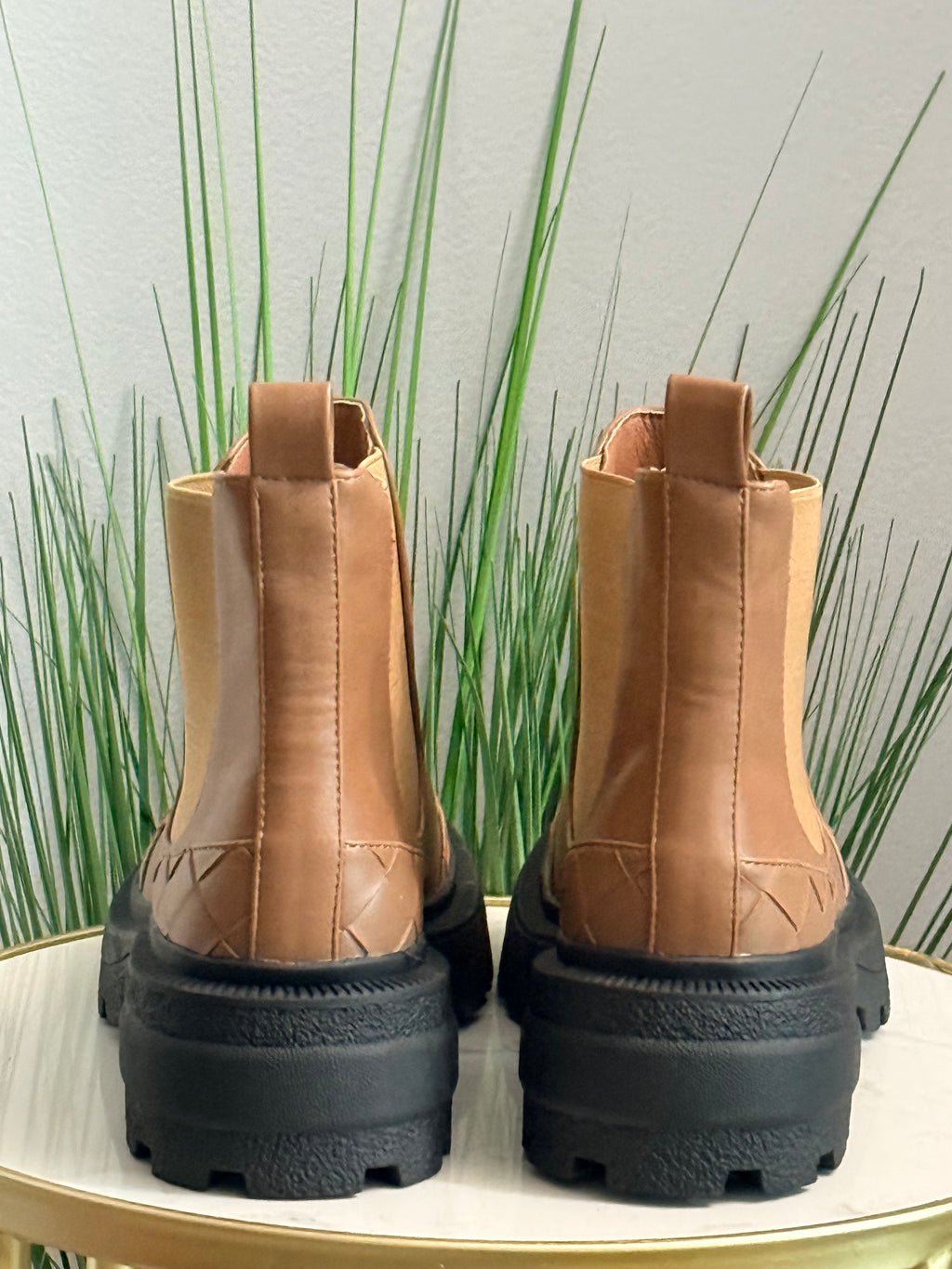#276 Art Chelsea Quilted Trim Boot (tan)