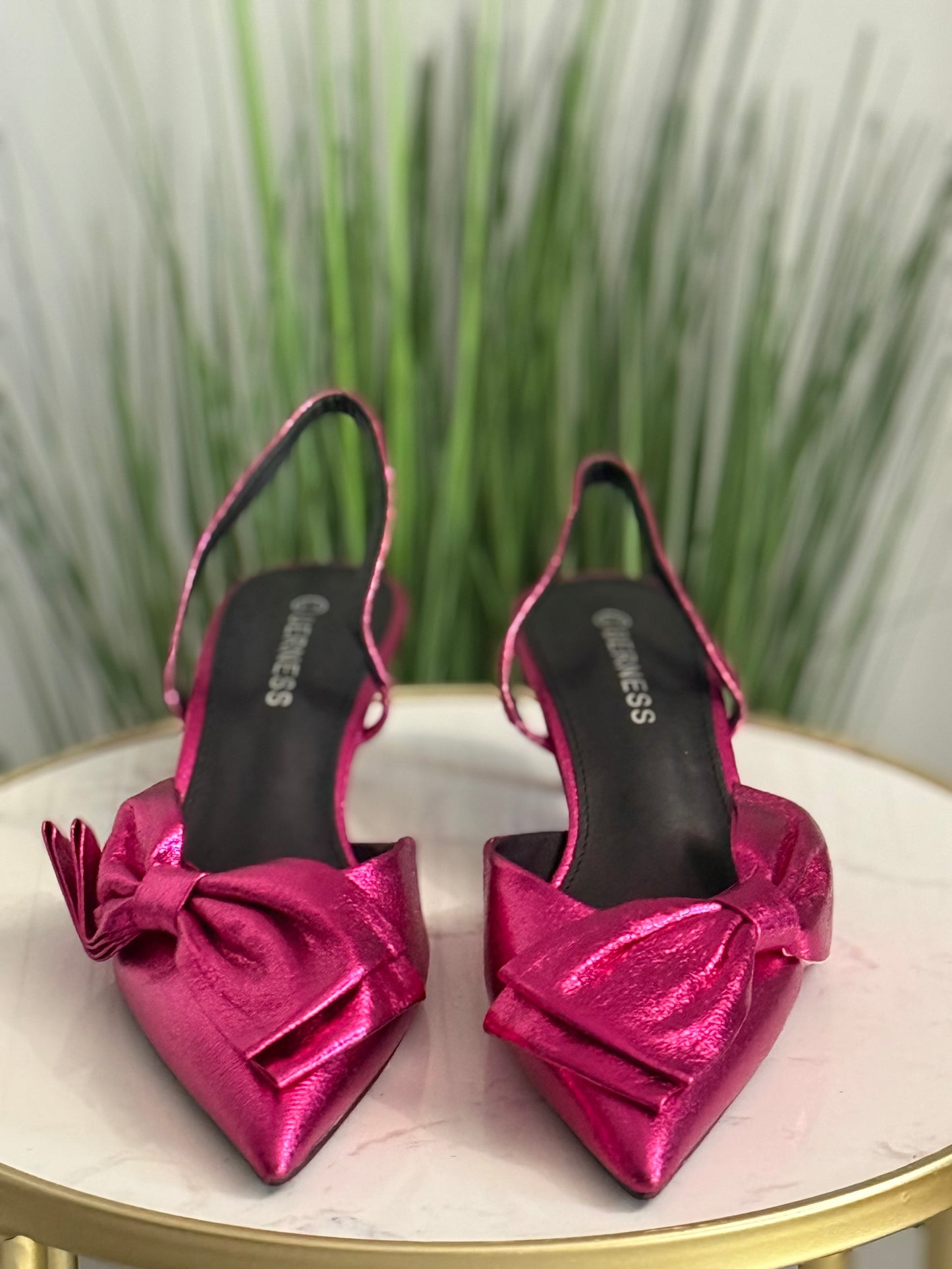 #252 Bow Kitten Heel 🚨runs small. Order up🚨
