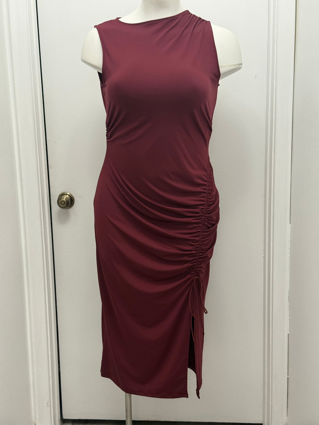 Sleeveless Bodycon 
Ruched Midi Dress