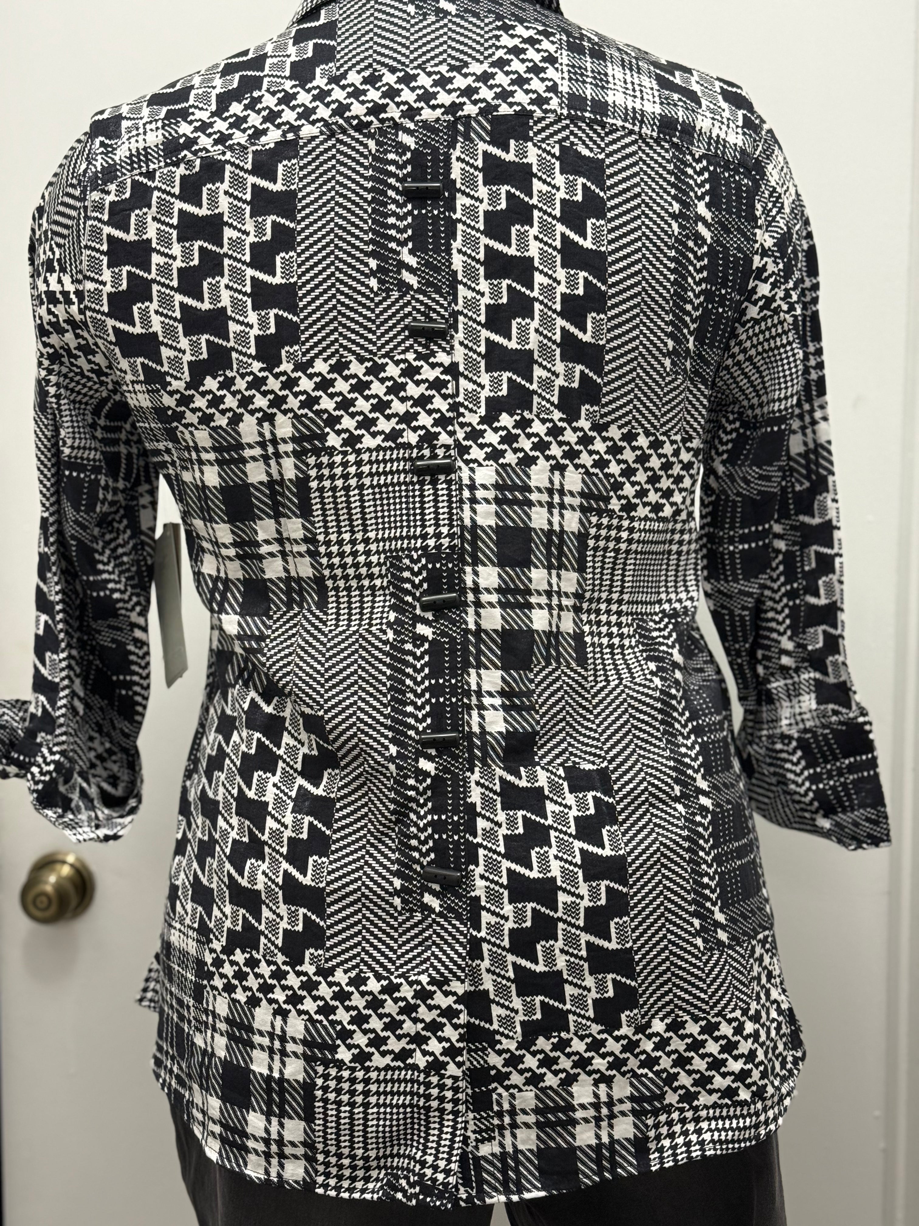 #139 Houndstooth Top