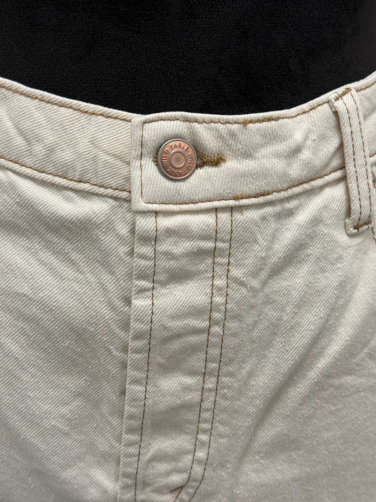 #411 Cream Distressed Jeans